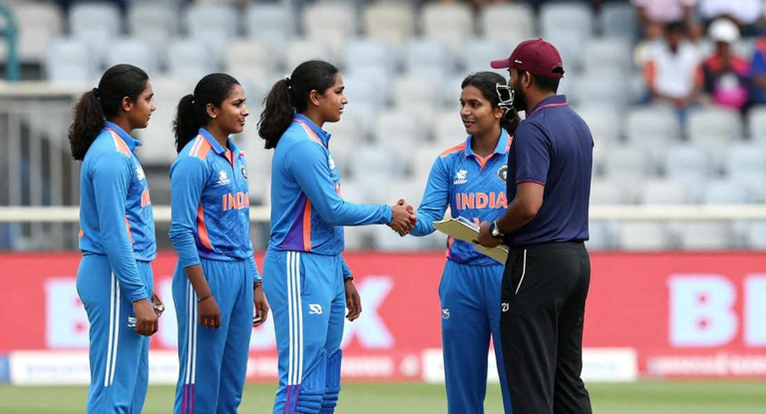 নিলামের হাতুড়ি আর হাঁটুর ব্যথা: ক্রিকেটের স্থানান্তর-বাজারে কে আসলে কম দামে বিক্রি হন